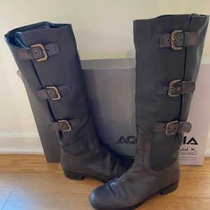 Women’s leather boots